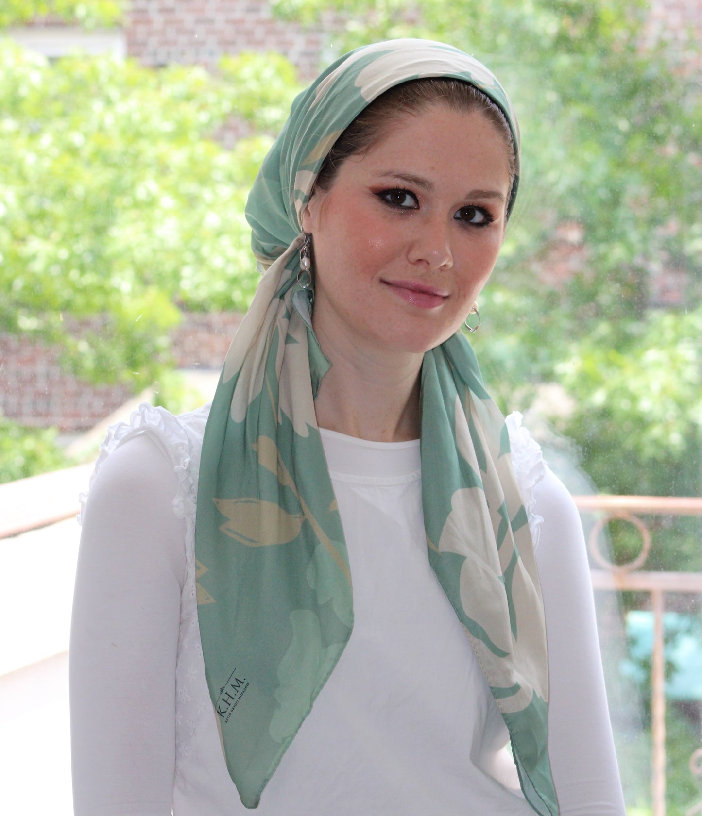 Green Blossom Versatile Scarf - Keter Hayofi Mitpachot