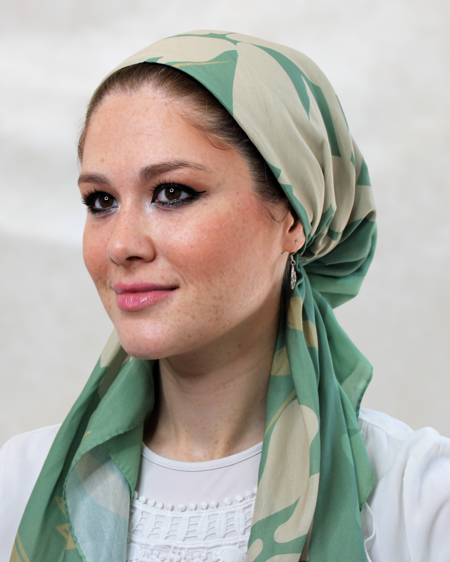 Green Blossom Versatile Scarf - Keter Hayofi Mitpachot