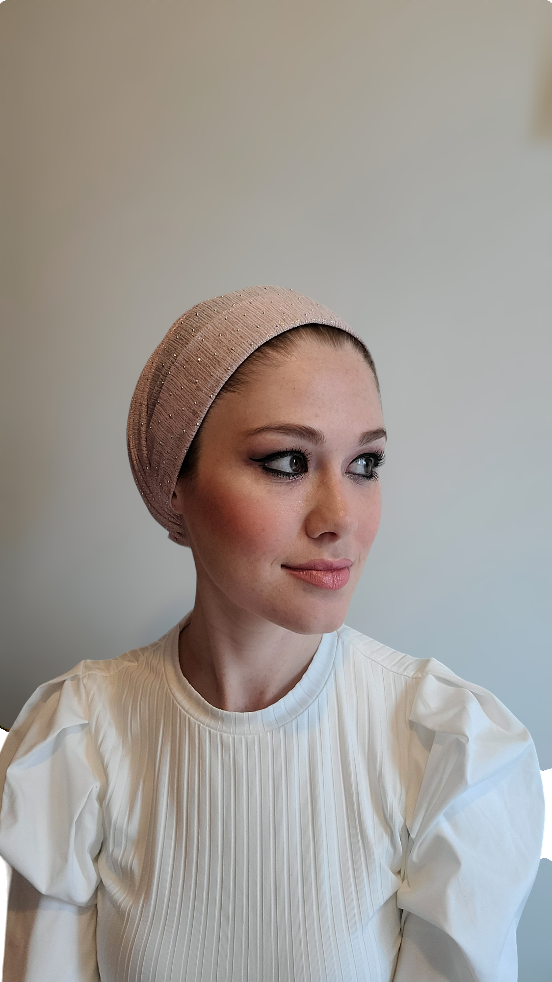 Elegant Square Scarf With Small Pearls - Keter Hayofi Mitpachot